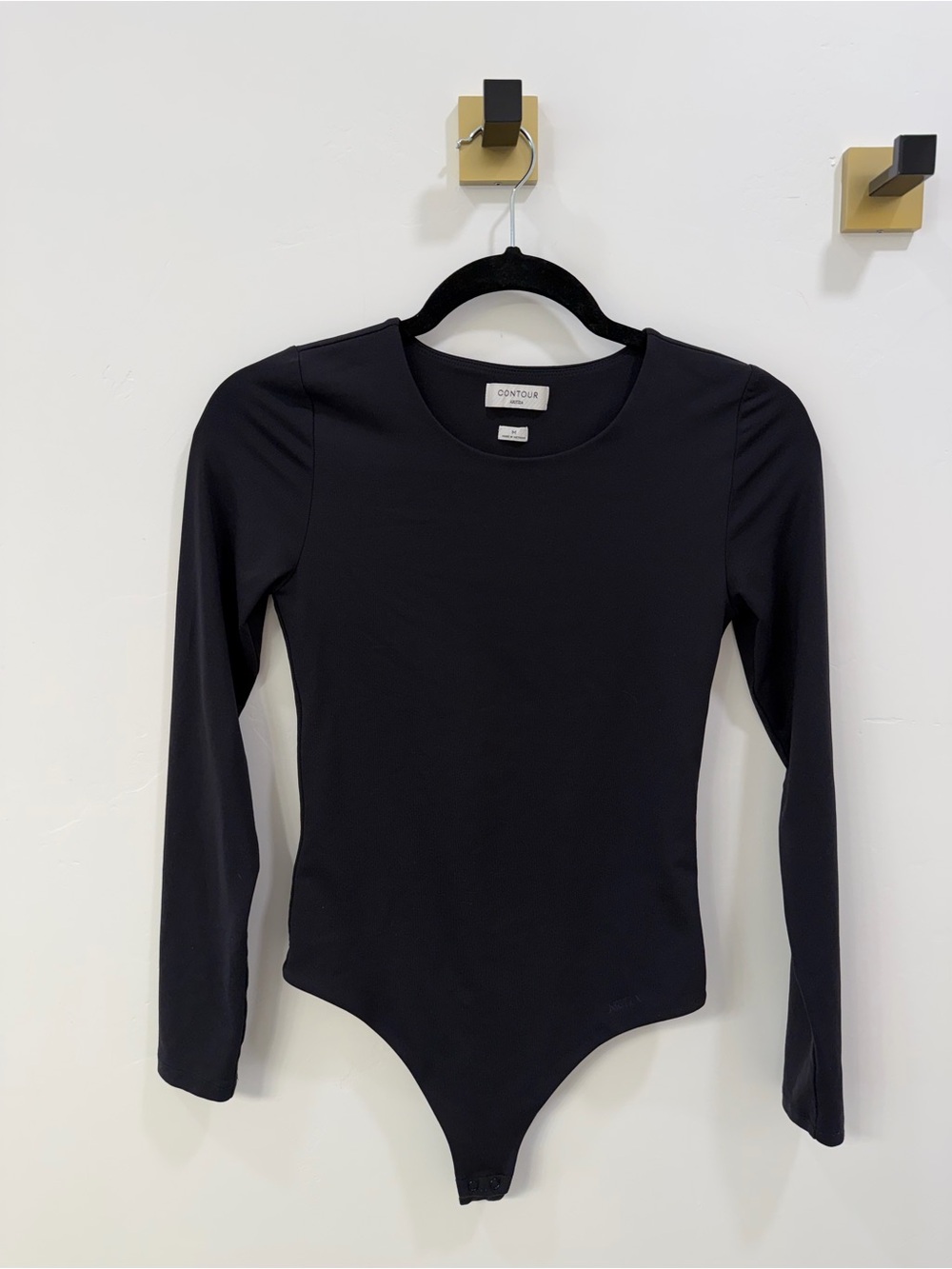 Aritzia Countour Long-Sleeve Bodysuit